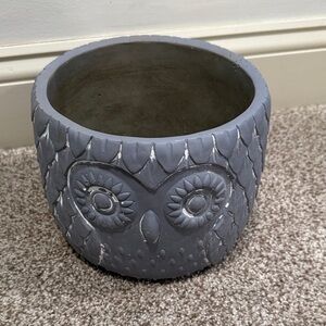 Elegant Gray Ceramic Owl Pot